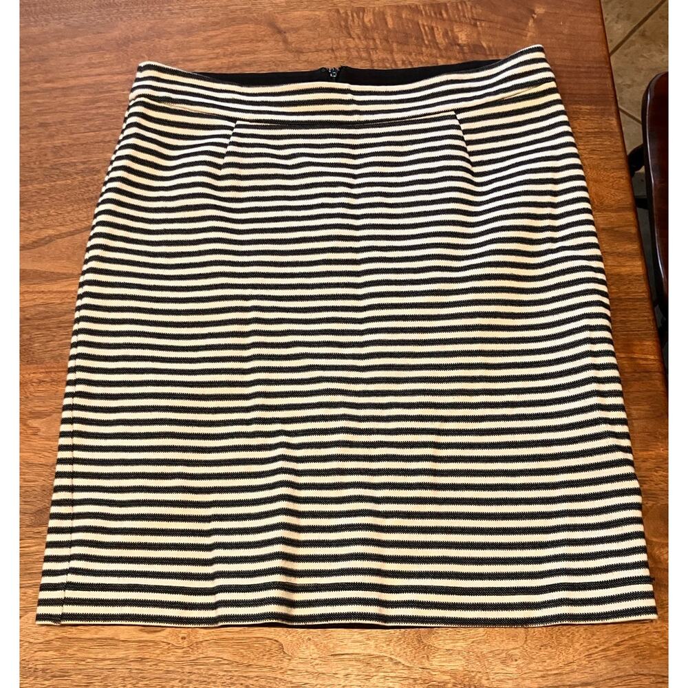 Banana Republic Skirt‎ 10 Striped Black Cream Straight Stretch Lined Knee Length